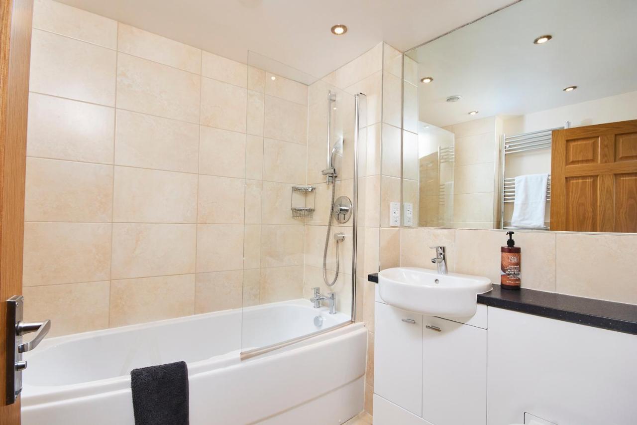 Striking Monroe Suite! Bath Exterior photo
